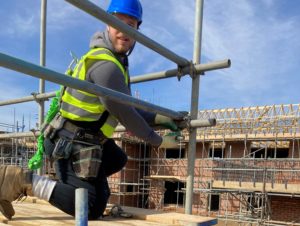 advanced-scaffolding-man-at-work